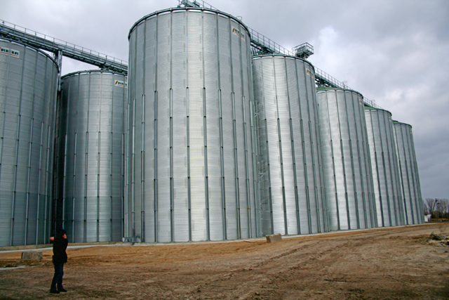 Сучасний елеваторний комплекс на 20 тис. тонн одночасного зберігання зерна