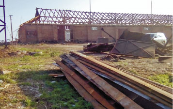 Наразі триває демонтаж старих приміщень та початок будівництва. Один із першочергових етапів – будівництво причалу на березі Дніпра